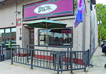 BarCar: Colorado Boulevard’s Neighborhood Bar With A Family Spirit